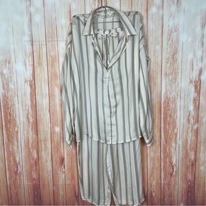 Grade & Gather Two Piece Striped Pajama Set (M/L)